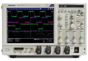 Používa sa sériový analyzátor Tektronix DSA 71254
